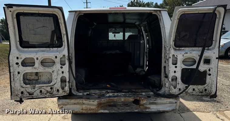 image for item DV5916 2001 Ford  E150 delivery van