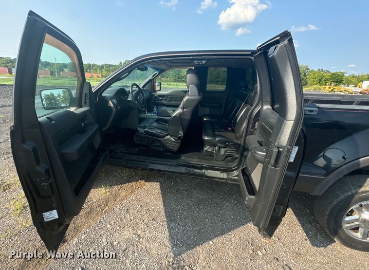 image for item DX0990 2005 Ford F150 SuperCab pickup truck