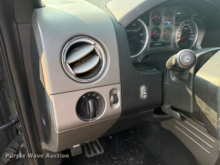 image for item DX0990 2005 Ford F150 SuperCab pickup truck