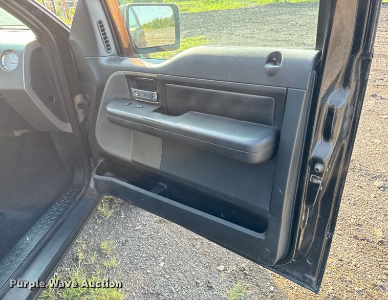 image for item DX0990 2005 Ford F150 SuperCab pickup truck