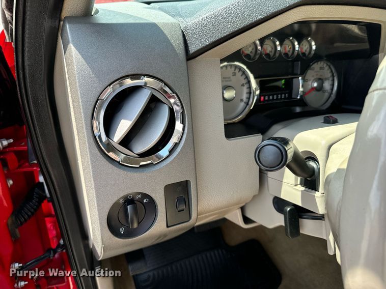 image for item DX1262 2008 Ford F550 Super Duty Lariat Crew Cab flatbed truck