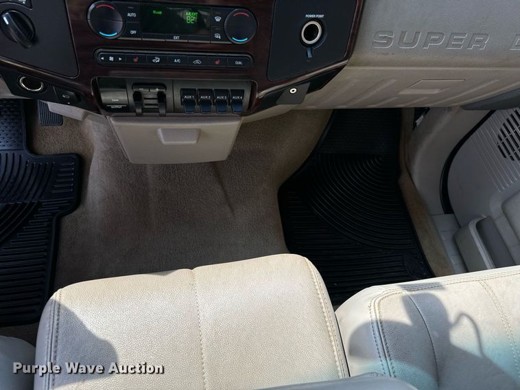 image for item DX1262 2008 Ford F550 Super Duty Lariat Crew Cab flatbed truck