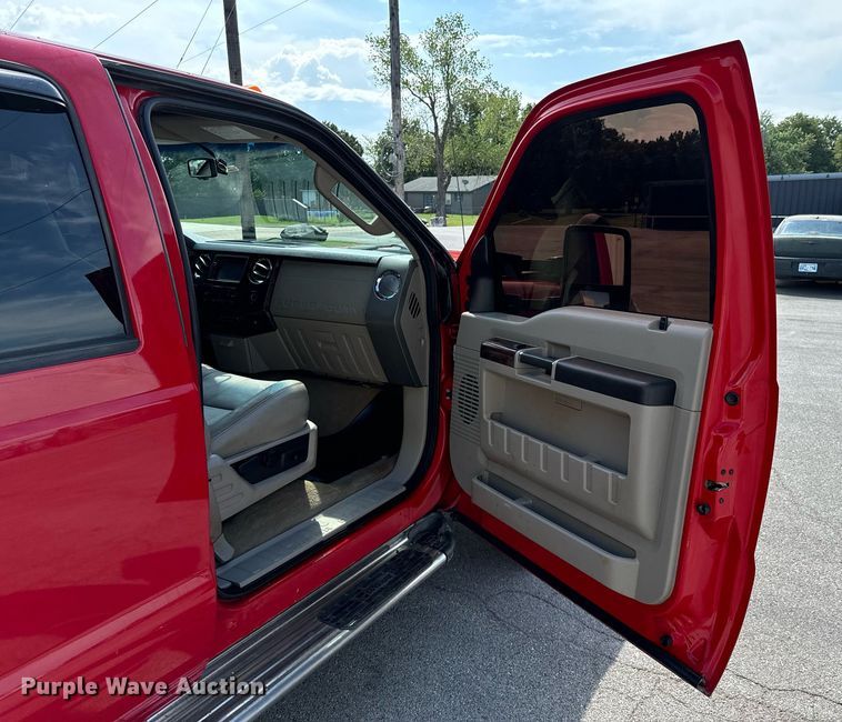 image for item DX1262 2008 Ford F550 Super Duty Lariat Crew Cab flatbed truck