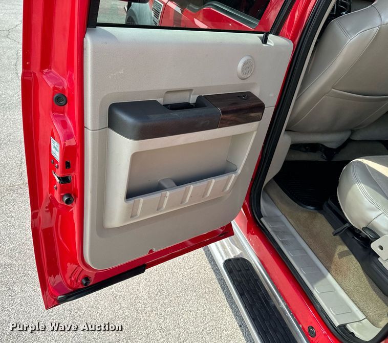 image for item DX1262 2008 Ford F550 Super Duty Lariat Crew Cab flatbed truck