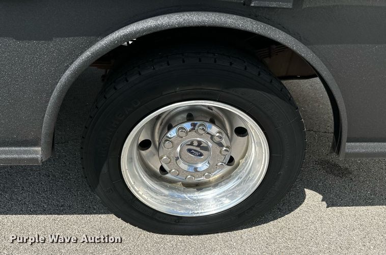 image for item DX1262 2008 Ford F550 Super Duty Lariat Crew Cab flatbed truck