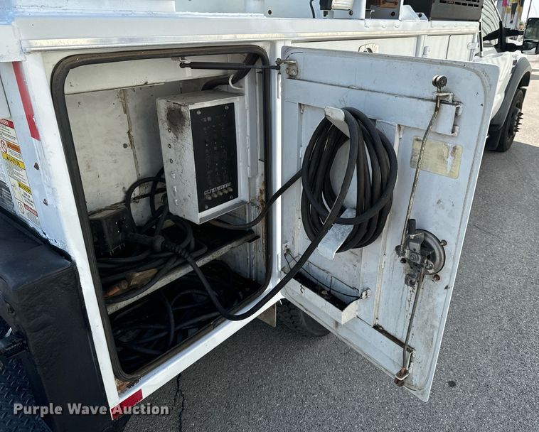 image for item DX1298 2008 Ford F550 Super Duty XL utility / service truck