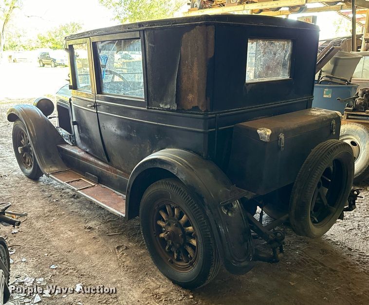 image for item DX1313 1928 Willy's Knight sedan