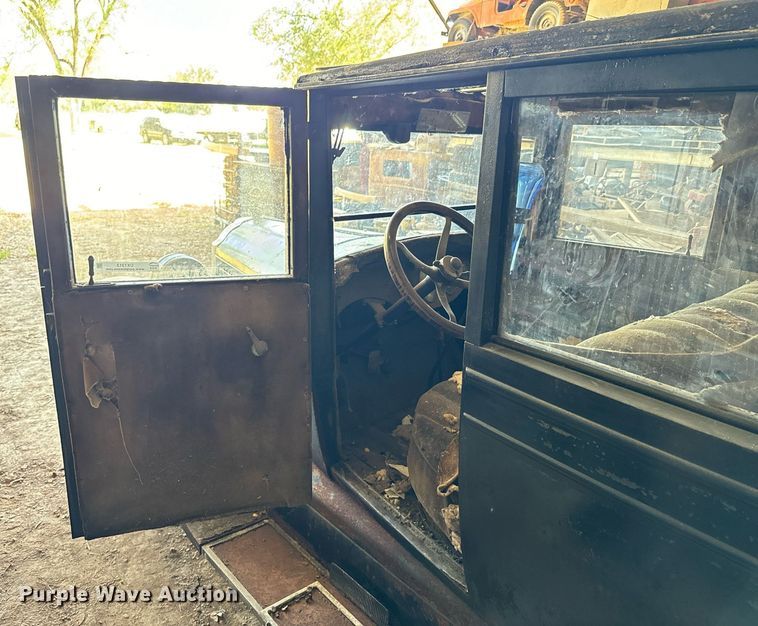 image for item DX1313 1928 Willy's Knight sedan