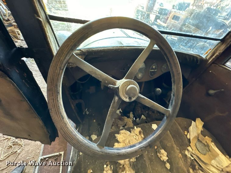 image for item DX1313 1928 Willy's Knight sedan