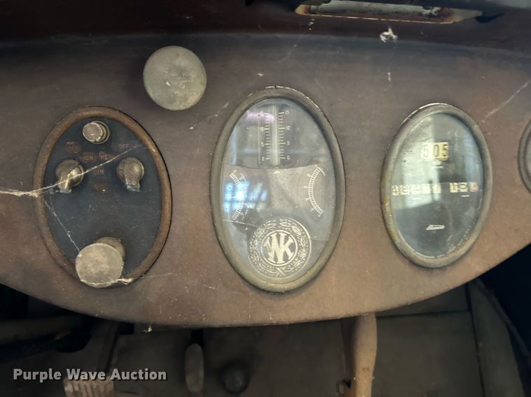 image for item DX1313 1928 Willy's Knight sedan