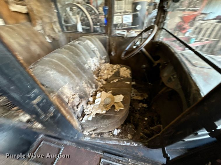 image for item DX1313 1928 Willy's Knight sedan