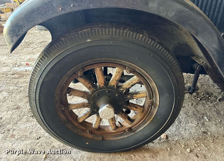 image for item DX1313 1928 Willy's Knight sedan