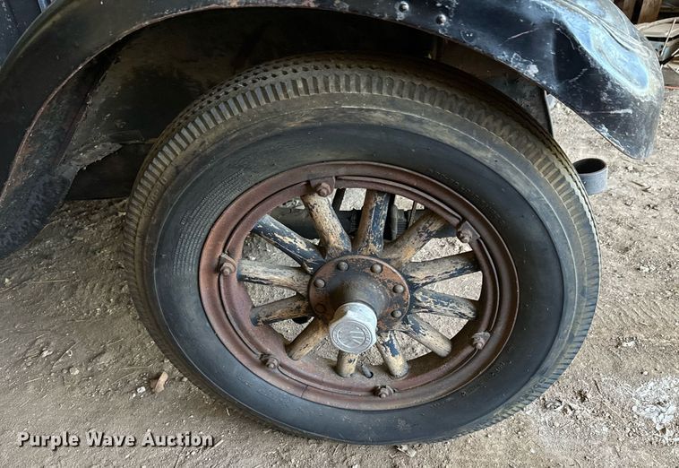 image for item DX1313 1928 Willy's Knight sedan