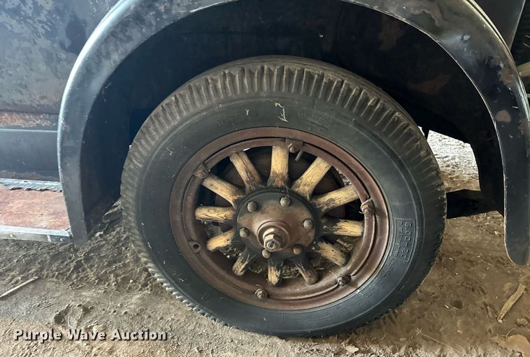 image for item DX1313 1928 Willy's Knight sedan