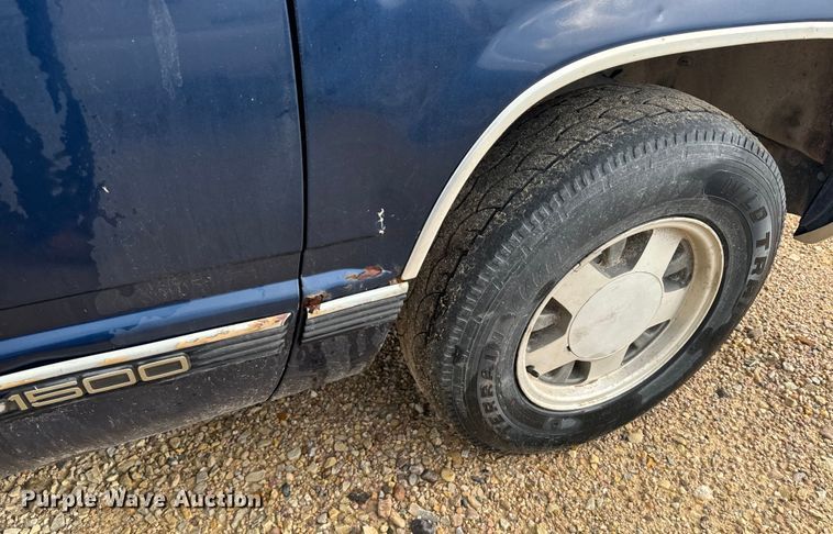 image for item EE7512 1998 Chevrolet  C1500 pickup truck