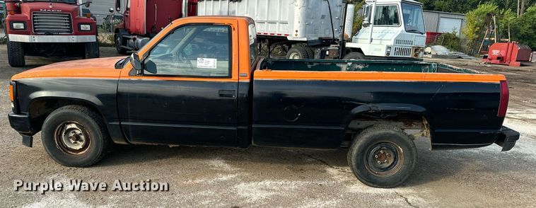 image for item EE7577 1992 Chevrolet  C1500 pickup truck