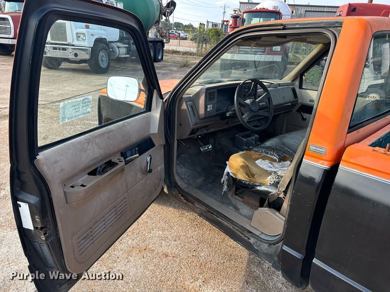 image for item EE7577 1992 Chevrolet  C1500 pickup truck