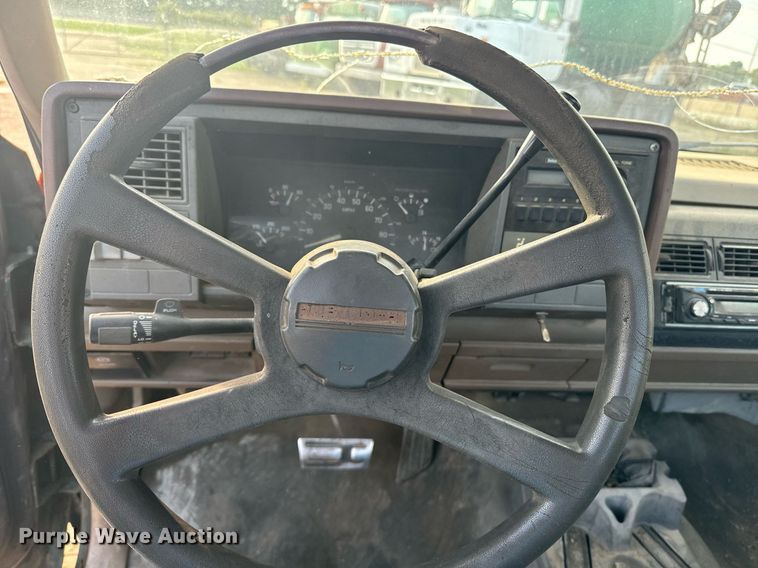 image for item EE7577 1992 Chevrolet  C1500 pickup truck