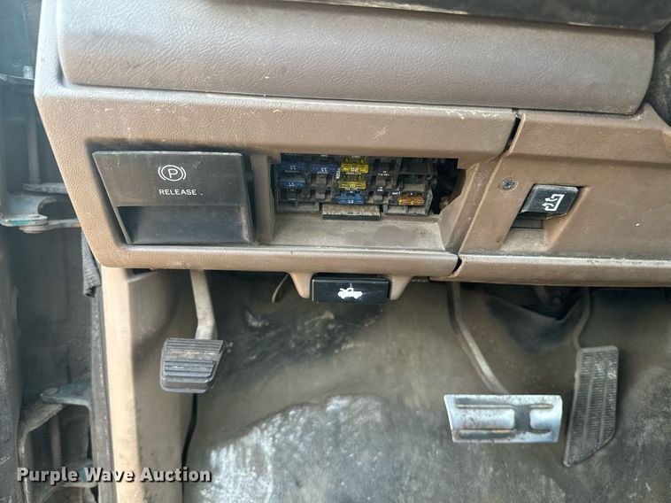 image for item EE7577 1992 Chevrolet  C1500 pickup truck