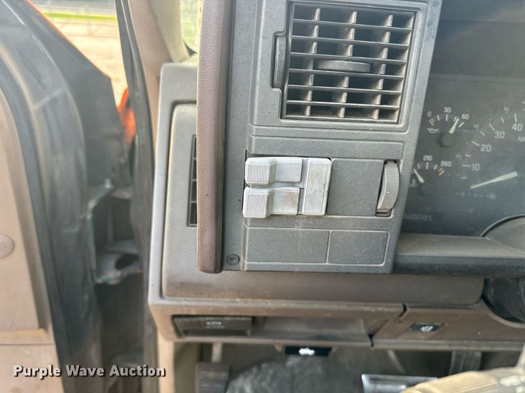 image for item EE7577 1992 Chevrolet  C1500 pickup truck