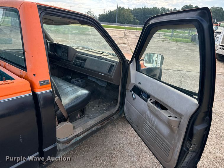 image for item EE7577 1992 Chevrolet  C1500 pickup truck