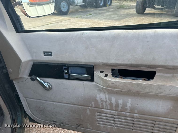 image for item EE7577 1992 Chevrolet  C1500 pickup truck