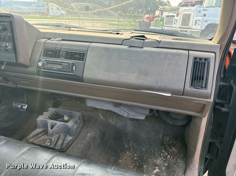 image for item EE7577 1992 Chevrolet  C1500 pickup truck