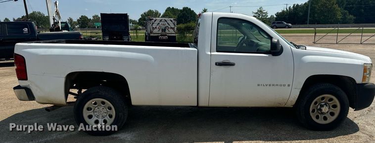 image for item EE7579 2007 Chevrolet Silverado 1500 pickup truck