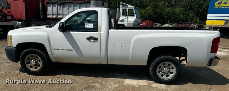 image for item EE7579 2007 Chevrolet Silverado 1500 pickup truck