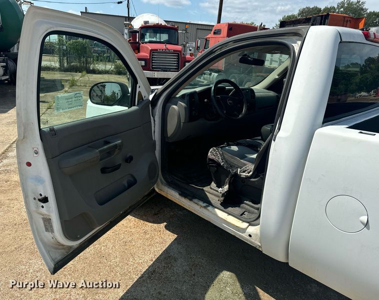 image for item EE7579 2007 Chevrolet Silverado 1500 pickup truck