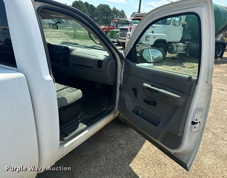 image for item EE7579 2007 Chevrolet Silverado 1500 pickup truck