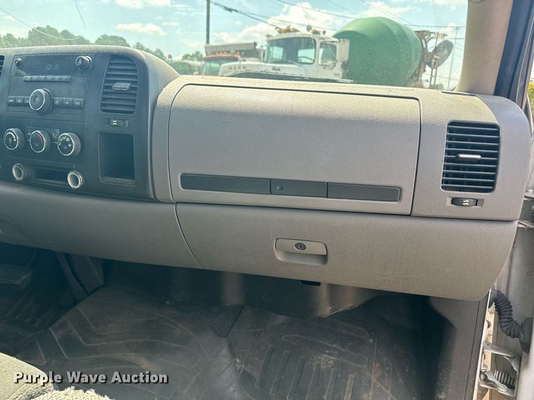 image for item EE7579 2007 Chevrolet Silverado 1500 pickup truck