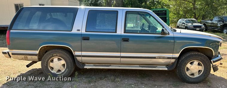 image for item EE7712 1994 GMC Suburban K1500 SUV