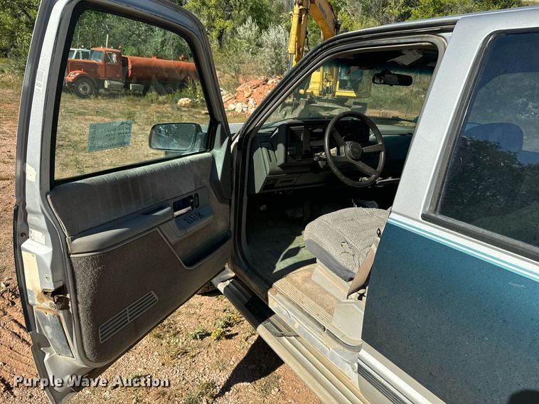 image for item EE7712 1994 GMC Suburban K1500 SUV