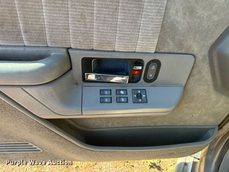 image for item EE7712 1994 GMC Suburban K1500 SUV