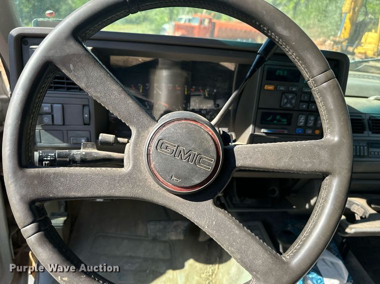 image for item EE7712 1994 GMC Suburban K1500 SUV