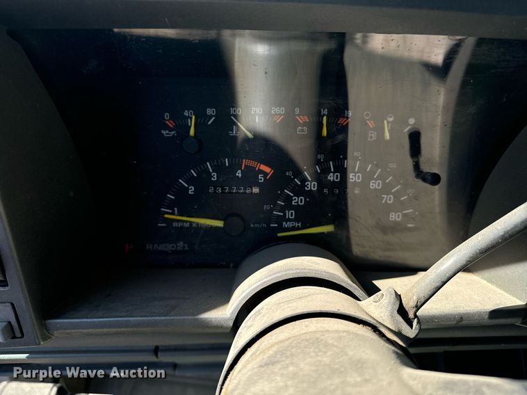 image for item EE7712 1994 GMC Suburban K1500 SUV