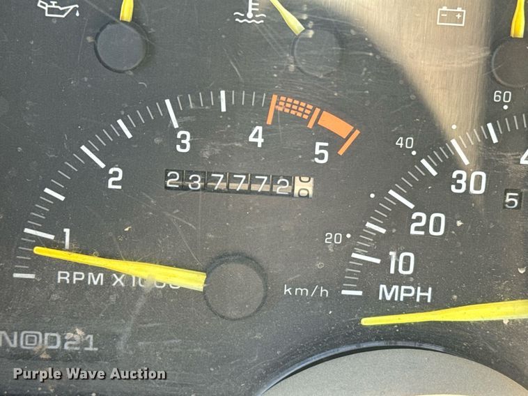 image for item EE7712 1994 GMC Suburban K1500 SUV