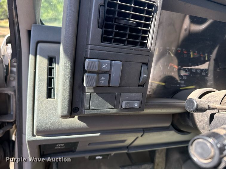 image for item EE7712 1994 GMC Suburban K1500 SUV