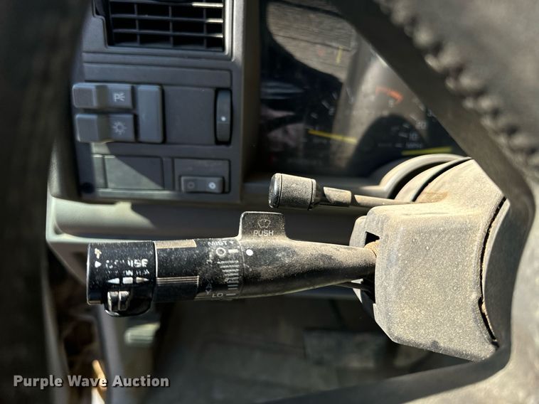 image for item EE7712 1994 GMC Suburban K1500 SUV