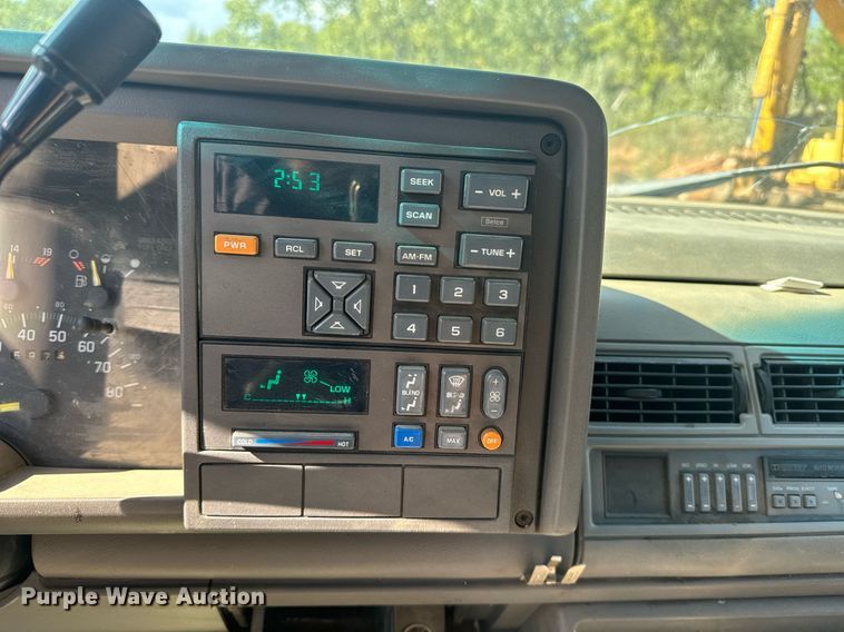 image for item EE7712 1994 GMC Suburban K1500 SUV