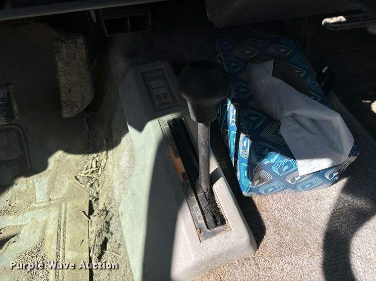 image for item EE7712 1994 GMC Suburban K1500 SUV