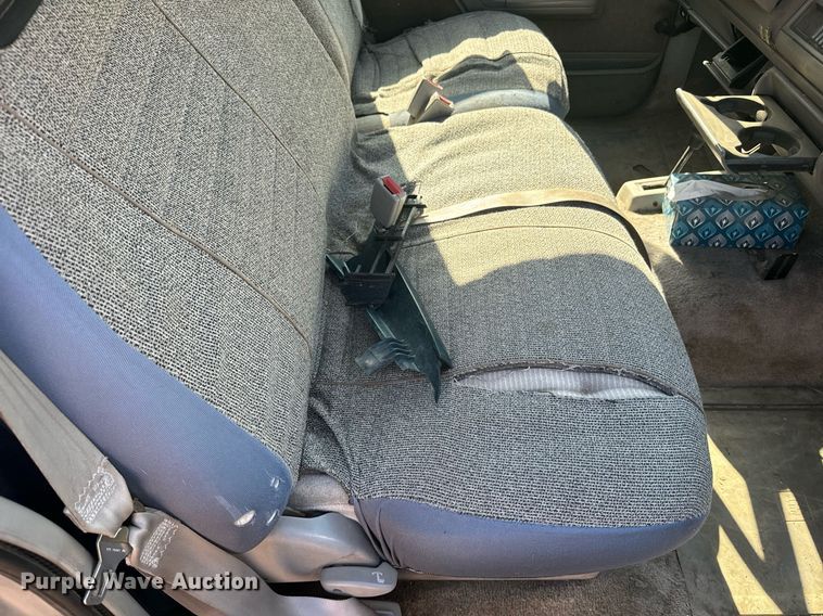 image for item EE7712 1994 GMC Suburban K1500 SUV