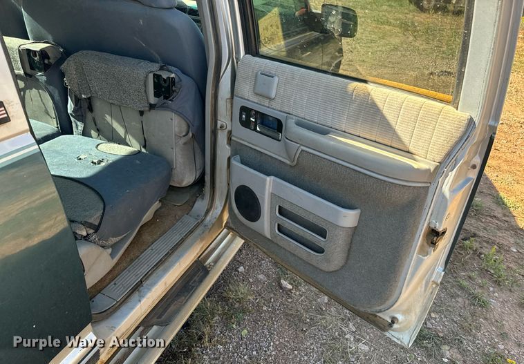 image for item EE7712 1994 GMC Suburban K1500 SUV