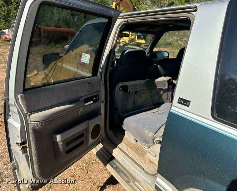 image for item EE7712 1994 GMC Suburban K1500 SUV