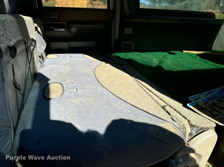 image for item EE7712 1994 GMC Suburban K1500 SUV