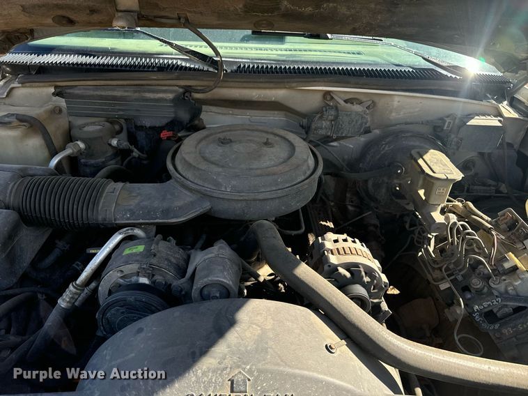 image for item EE7712 1994 GMC Suburban K1500 SUV