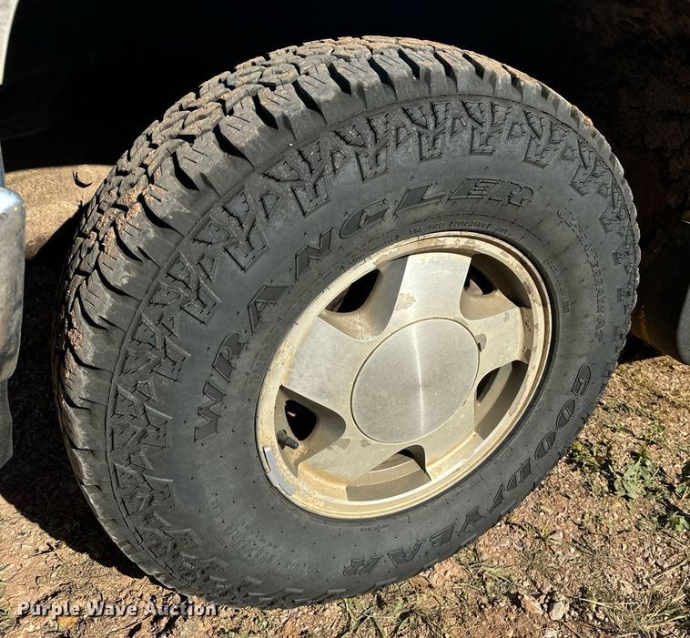 image for item EE7712 1994 GMC Suburban K1500 SUV