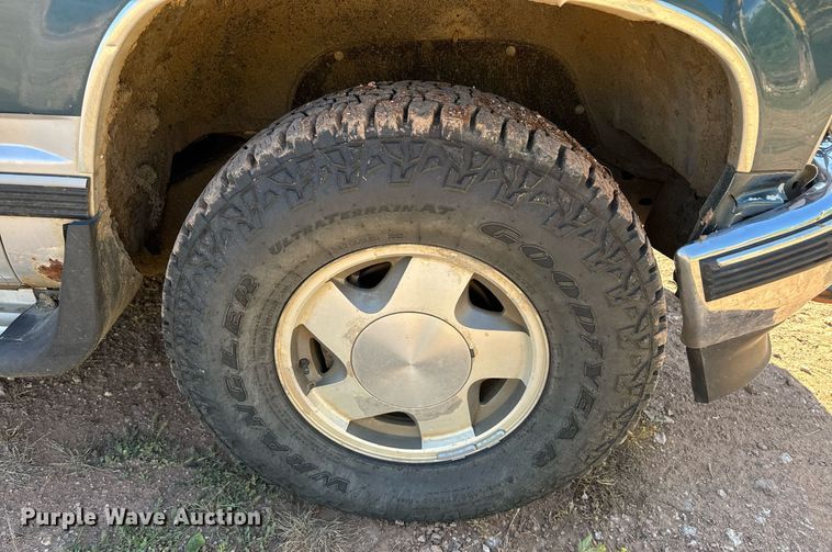 image for item EE7712 1994 GMC Suburban K1500 SUV