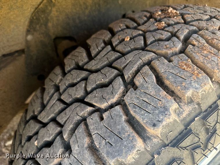 image for item EE7712 1994 GMC Suburban K1500 SUV